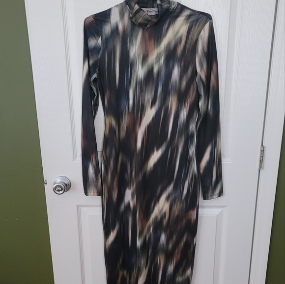 Fitted dress - Picture 8 of 8